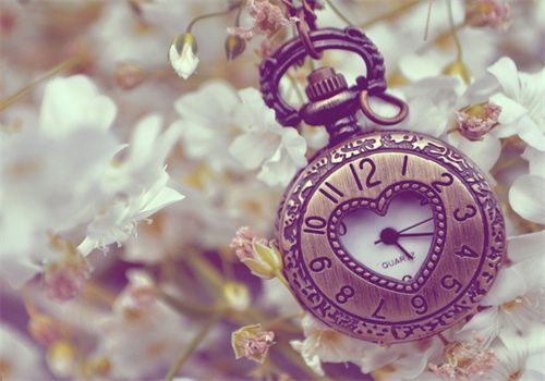 别人觉得你备胎无数你却孤独,备胎无数感情不断以为自己很迷人