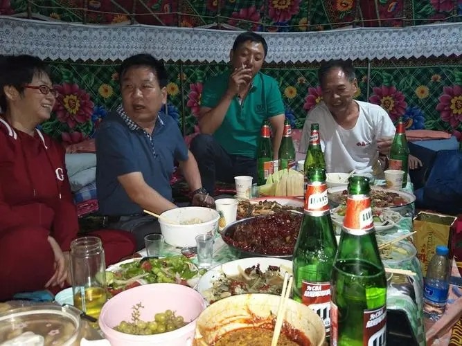 *疆新**景美酒更美,本地人待客常喝什么酒?5款臻酿香醇盛请远方客