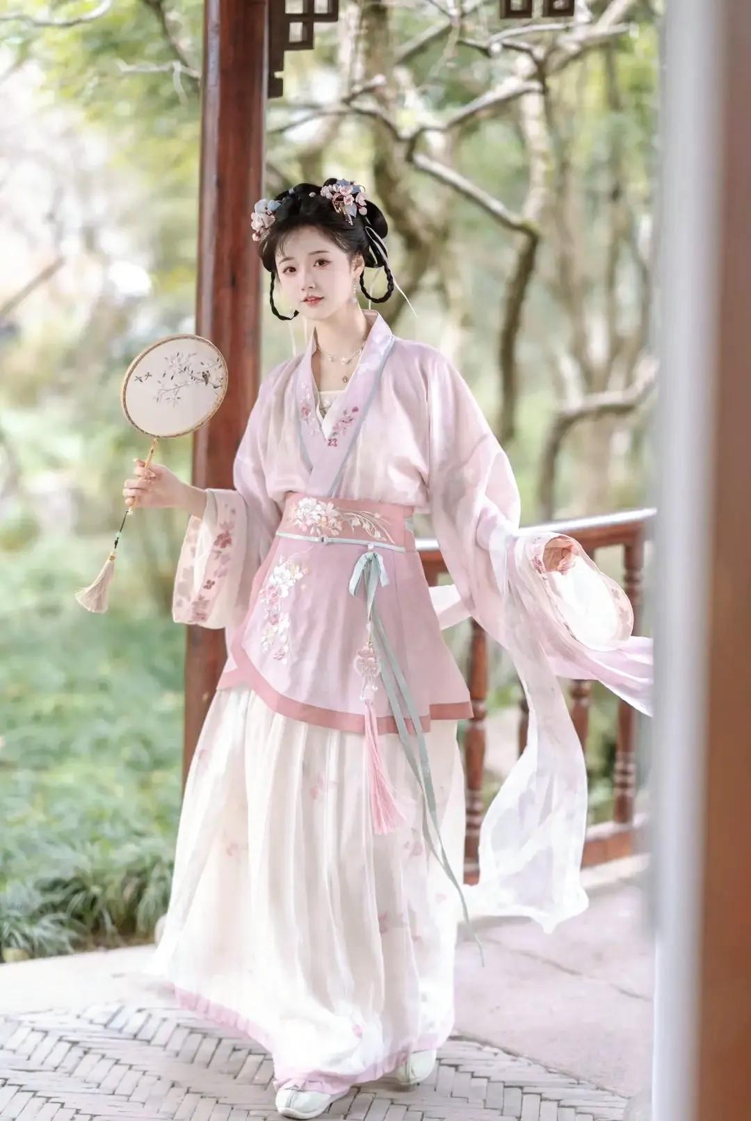 最美汉服惊艳世界,穿汉服惊艳全世界