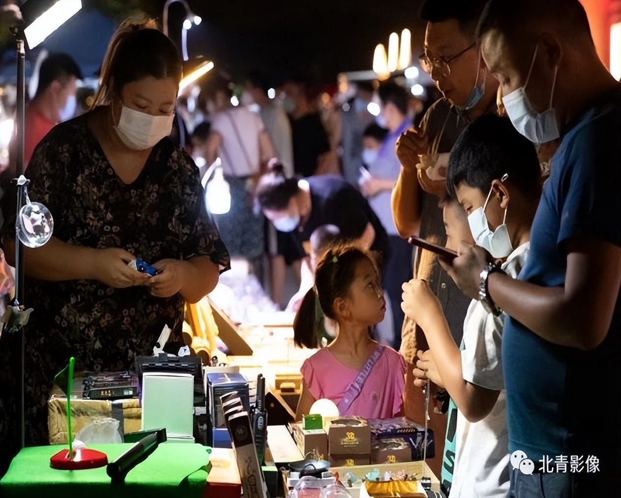 后备箱摆地摊卖1块钱零食,后备箱摆摊卖饭