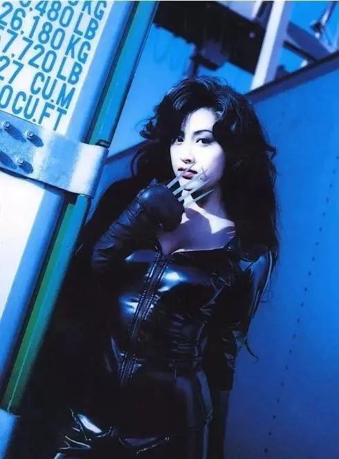 成龙那些年受过的伤全集,那些年的成龙搞笑电影