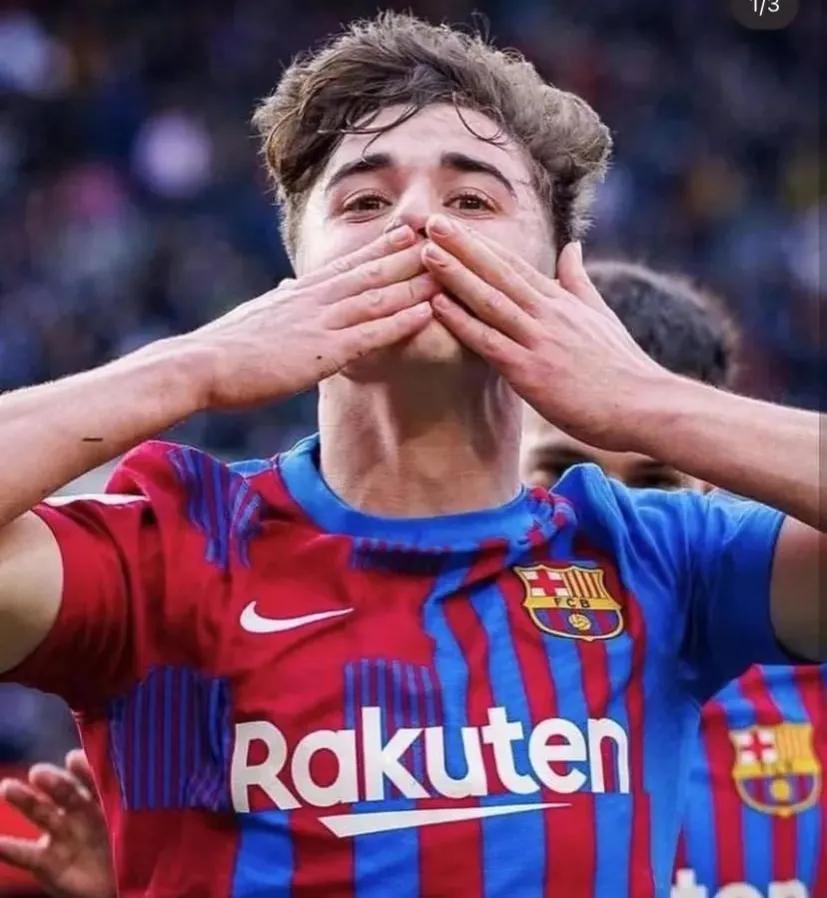 中西双语顶着最萌的脸进最狠的球西班牙美少年世界杯首秀创纪录