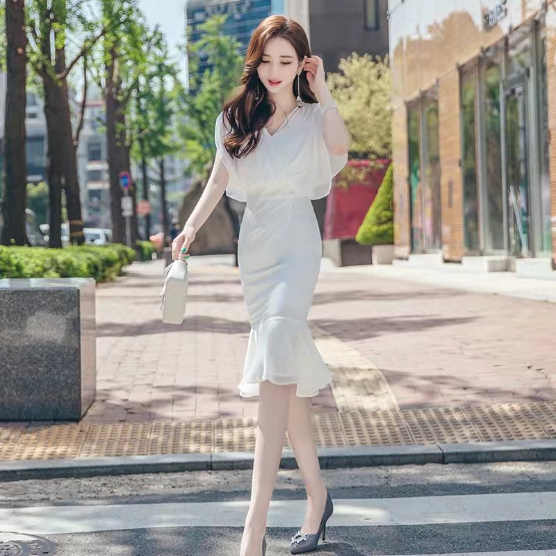 v领洋气中长款收腰显瘦连衣裙,v领收腰连衣裙白色雪纺中长款