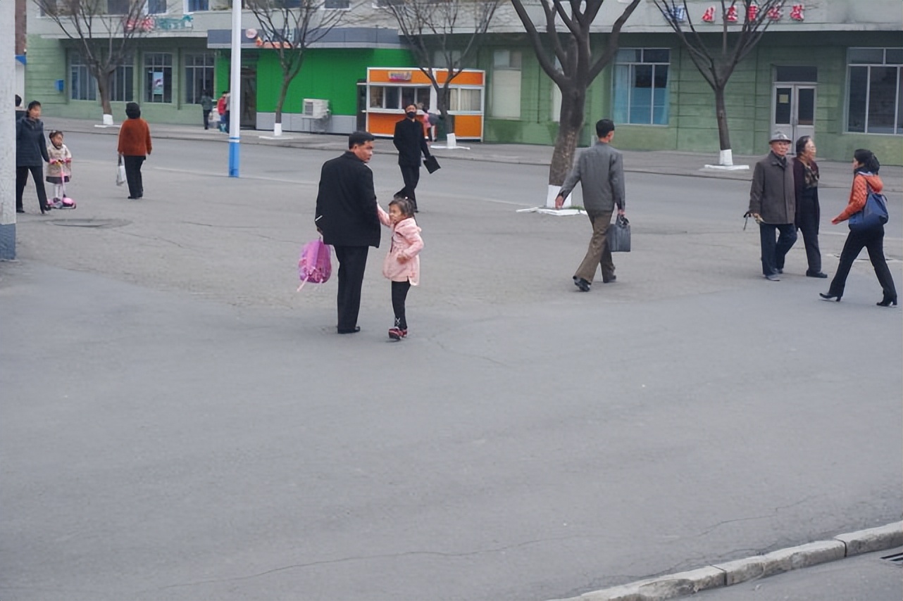 朝鲜人民送的鞋子,朝鲜穿什么鞋子