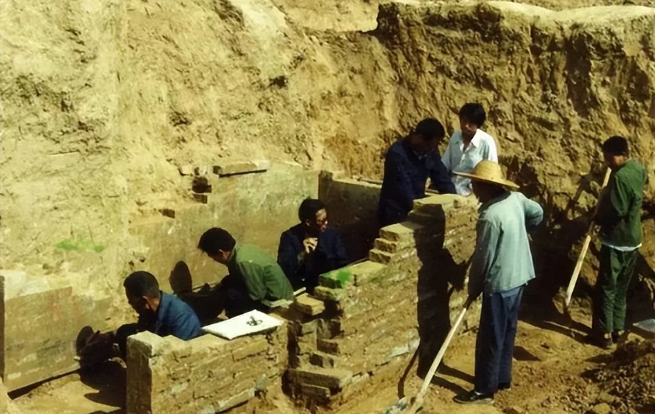 挖出来的古墓藏品都去哪了,不解之谜古墓挖掘真实记录