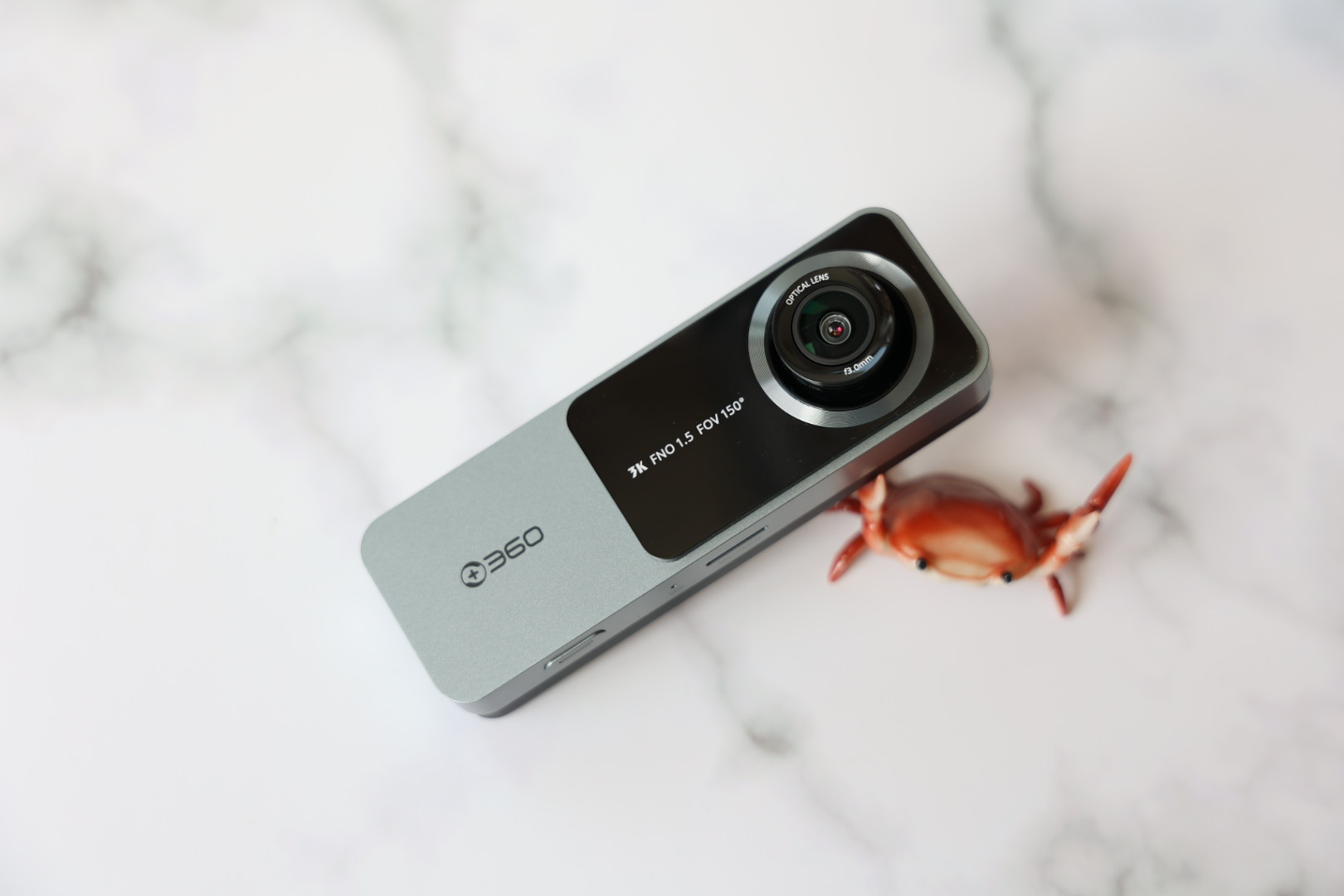 老婆要台『既要又要还要』的行车记录仪，找了半天，我最终选了它