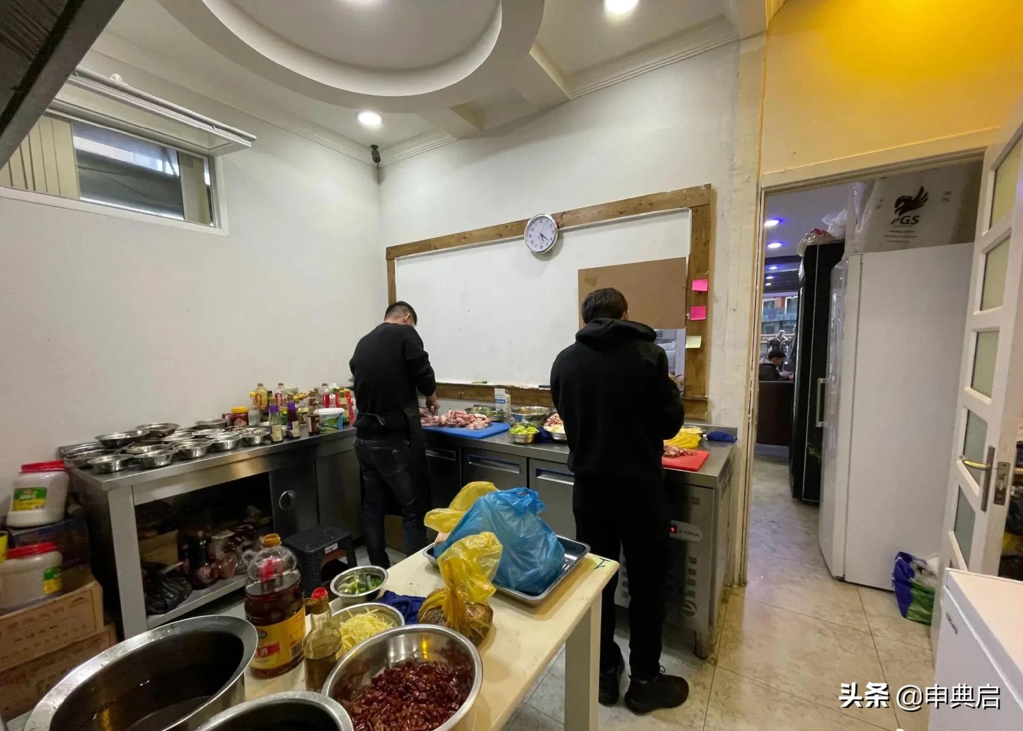 东北小哥阿帽出国寻求商机，在格鲁吉亚开吉林烧烤店，卖地道烤串