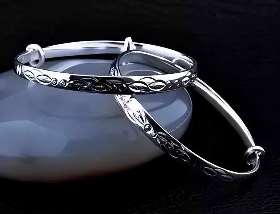 戴纯银首饰为什么变黑,纯银首饰戴上为啥那么好看