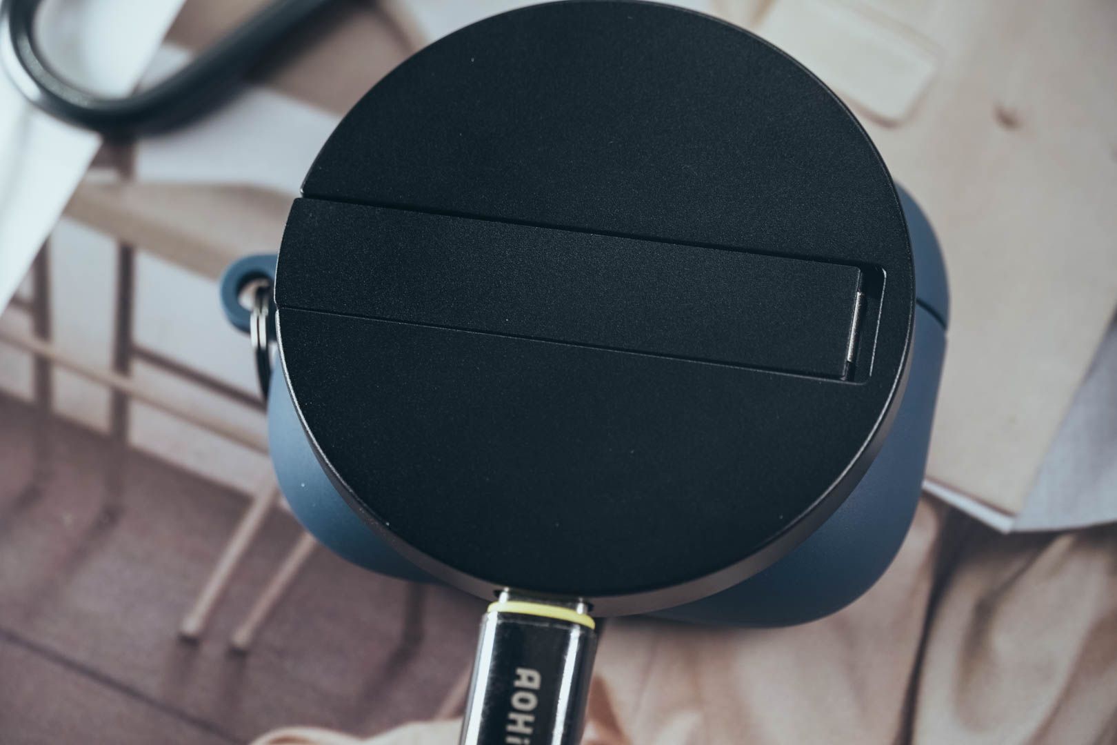 强力磁吸，一触即充-亿色airpodspro磁吸保护壳体验