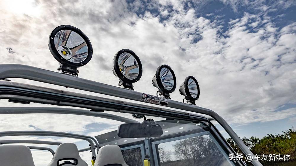 美式机增大V8上身640马力改装路虎卫士110亮相