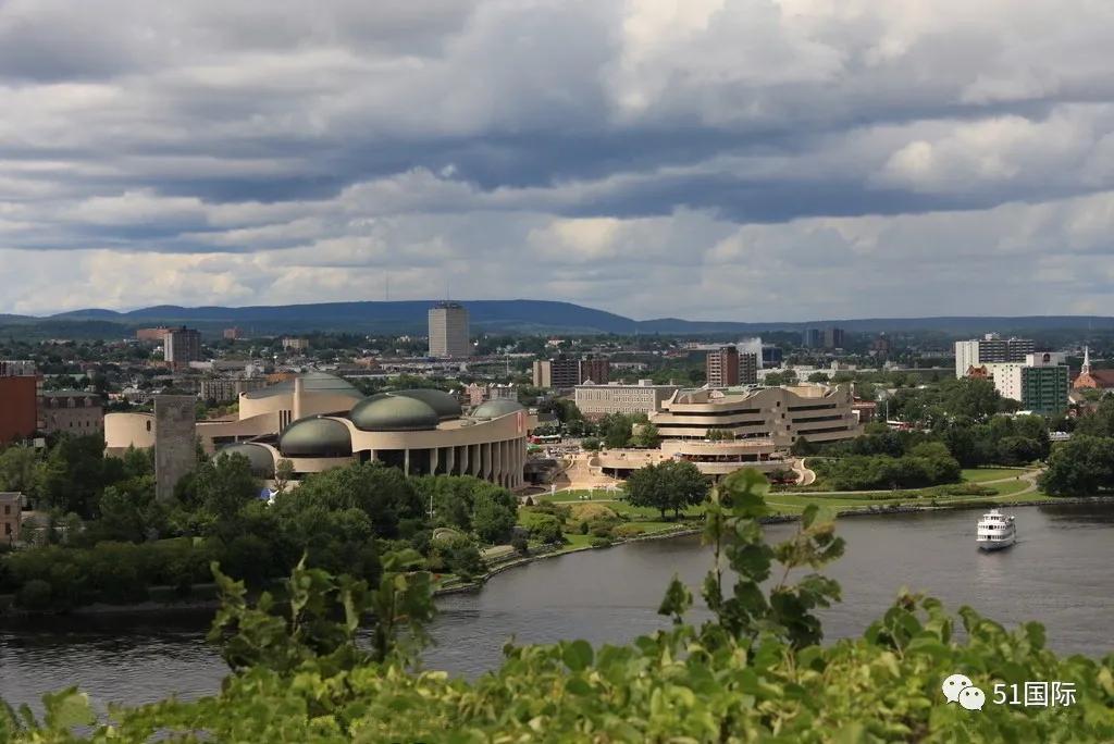 加拿大college留学优缺点,留学加拿大都有哪些优势呢