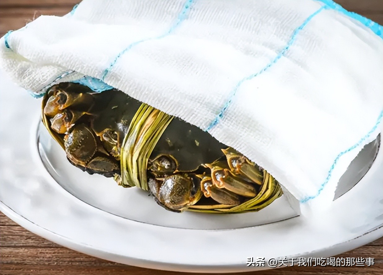 买回来的螃蟹怎样保存会肥,保存螃蟹放水盆里