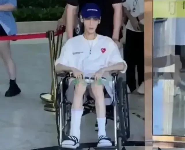 瘦成纸片的明星图片,瘦成纸片人的男明星