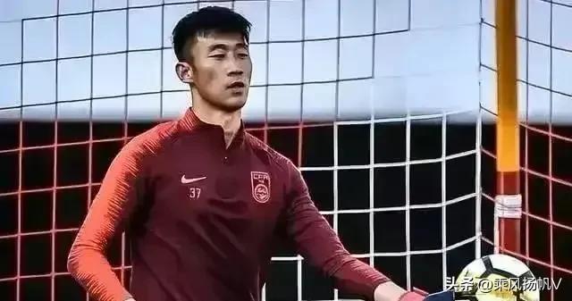 两名足协官员被调查，李铁案有重大突破，背后大佬还能坚决多久