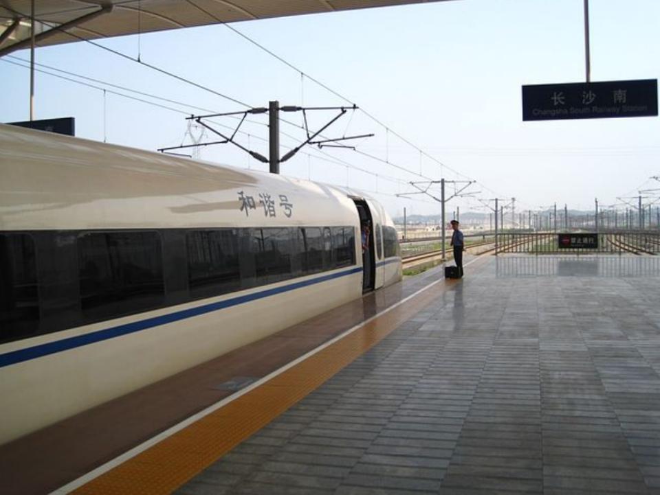 高铁随心坐划算吗,高铁是不是可以随便坐都可以