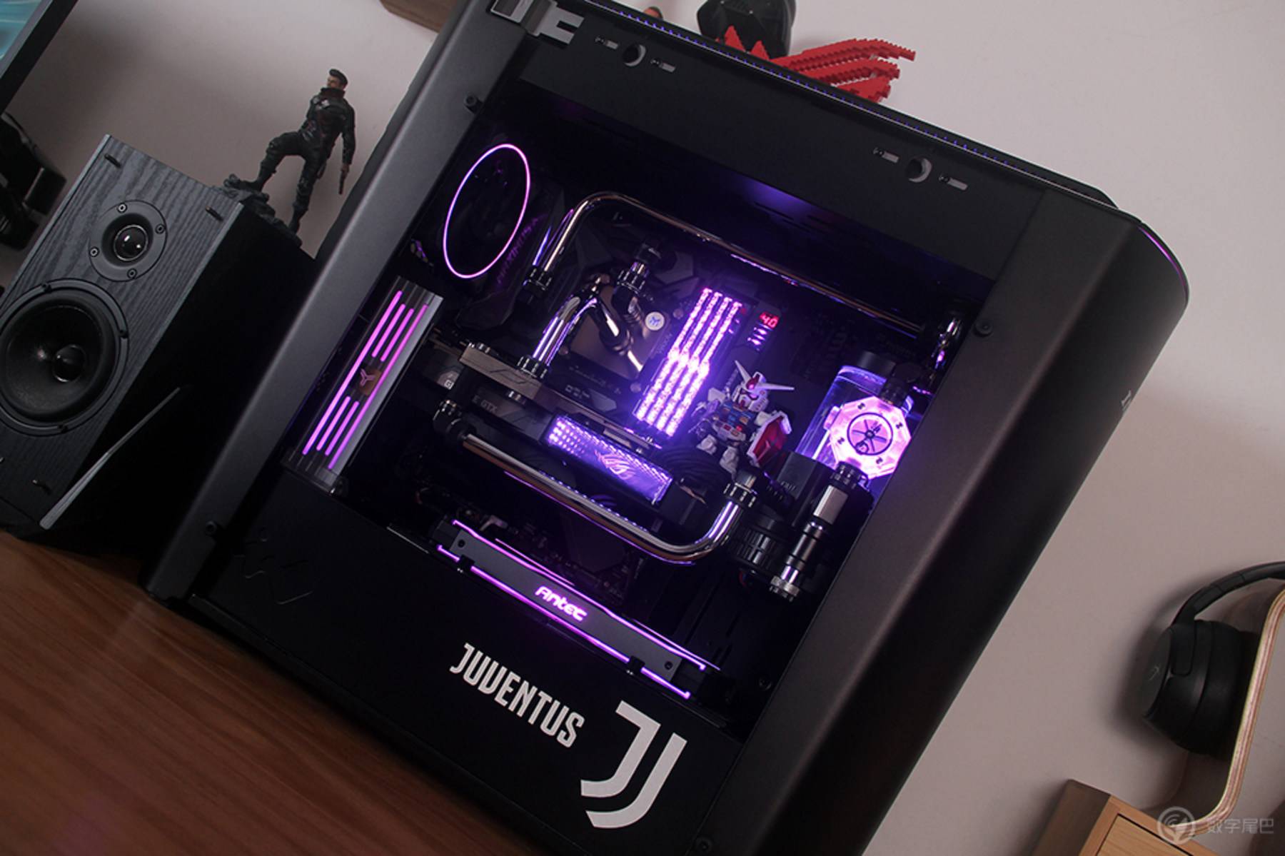 推荐几款高逼格电脑桌面,实用科技感很强的电脑桌面