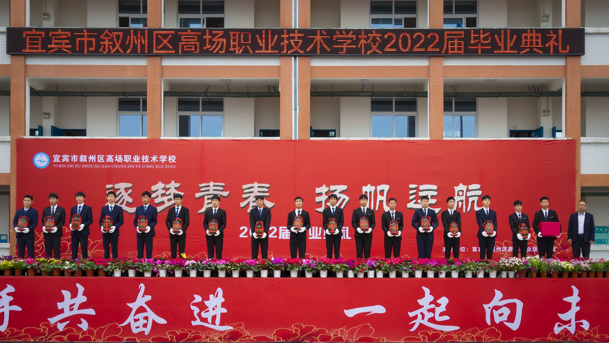 楂樹笁姣曚笟鍏哥ぜ瀹滃瀛︽牎,閫愭ⅵ闈掓槬鎵竼杩滆埅