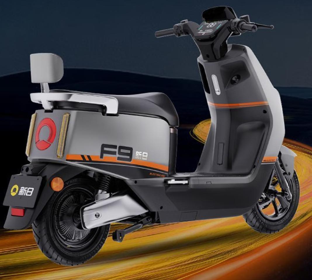 雅迪电动车和小刀电动车哪个更好,雅迪电动车与小刀电动车性能比较