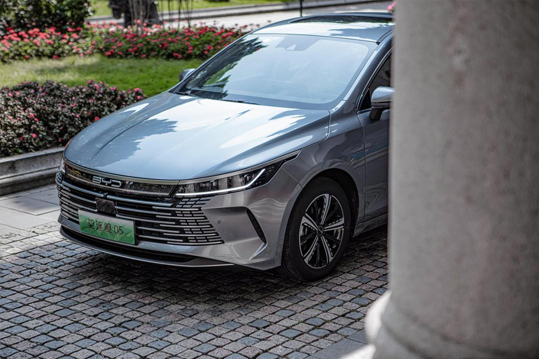 比亚迪驱逐舰05dm-i路首试,比亚迪驱逐舰05属于a级车吗