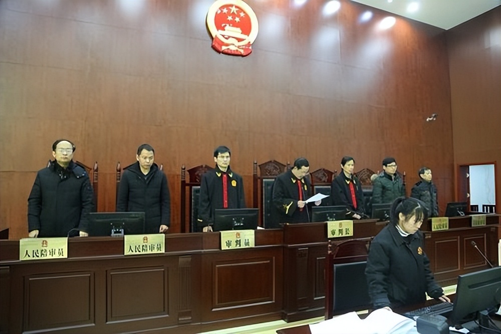 民法典中信用卡逾期,信用卡违约金有法律规定吗