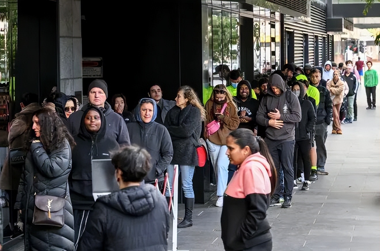 中国入境隔离时间暴减,改成7+3,全面放宽,回国容易了