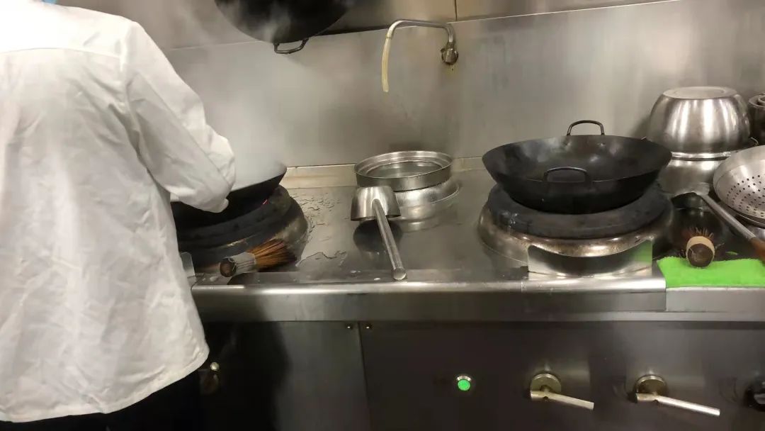 饭店天然气租赁费,餐饮天然气一个月费用