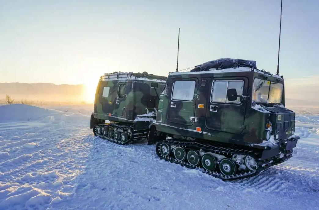 来自东北农村的机械师方力频，立志研发利国神器，拒绝卖给老美