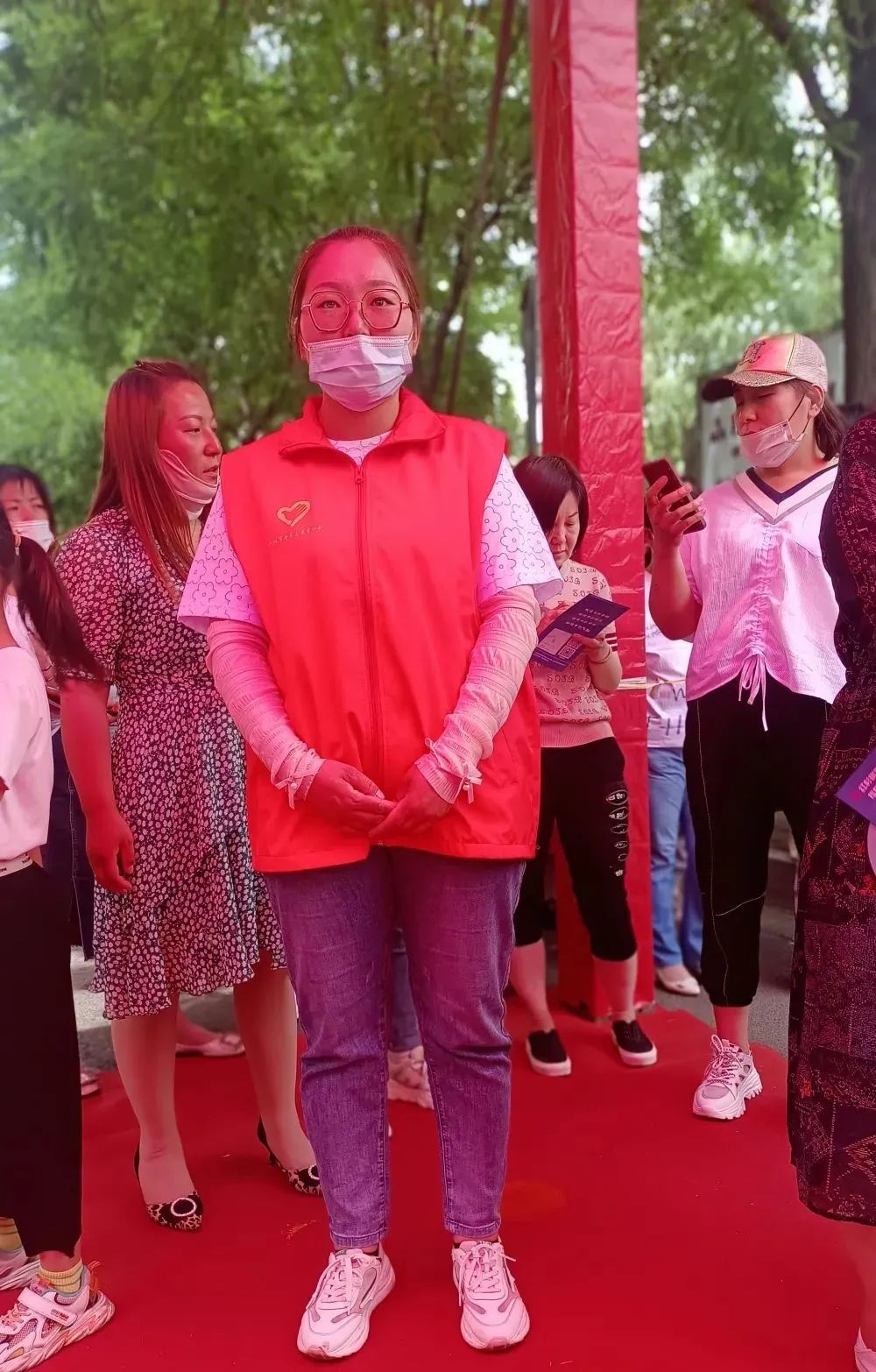 介休青志协红马甲为你护航，愿你旗开得胜，未来闪闪发光