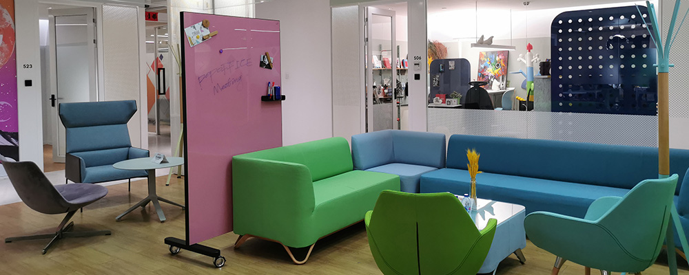 高端定制混合多元生物制药Moderna华沙办公室设计