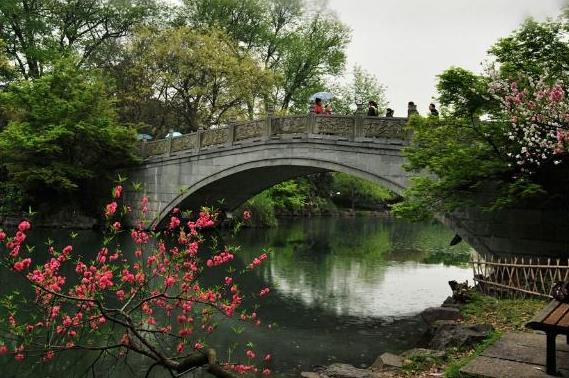 读10首春日诗词充满了希望和力量,最经典早春诗词