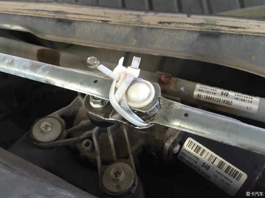 雨刷一个动一个不动,雨刷一边动一边不动的故障