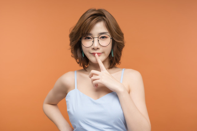 怎么逗女生开心的聊天技巧幽默,和女生聊天的这些技巧你了解吗