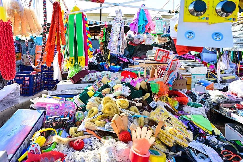 西山脚下的早市,闲逛最具人间烟火气的早市