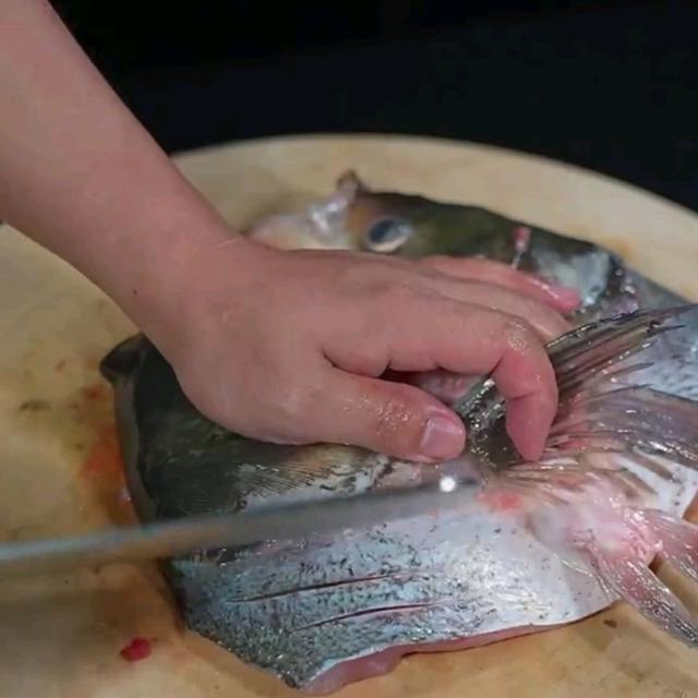 剁椒鱼头教程视频不用蒸,不用蒸的剁椒鱼头的做法