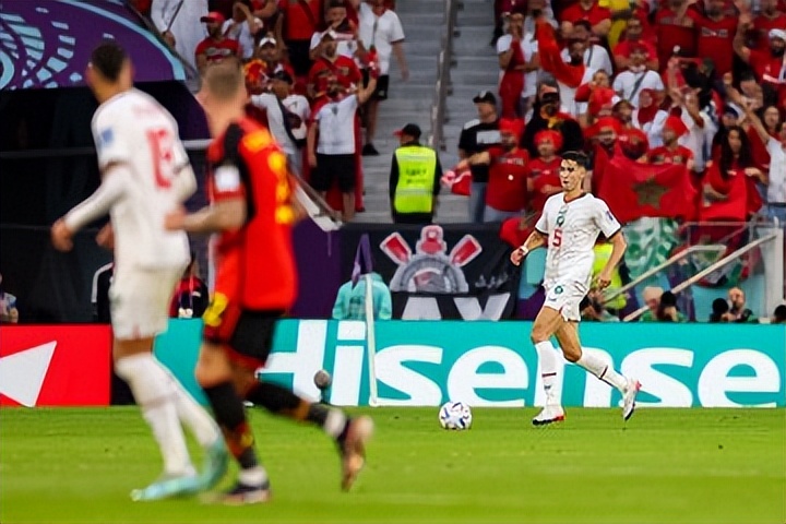 摩洛哥队齐耶什破门,齐耶什任意球视频阿贾克斯