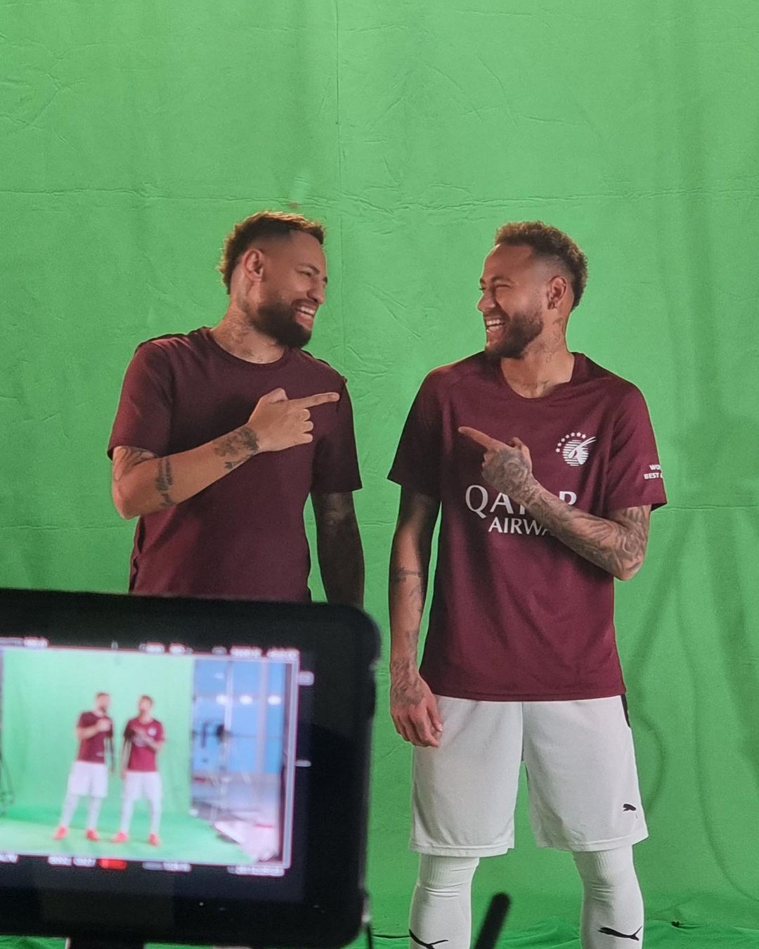 内马尔伪装成路人秀球技,假扮明星内马尔出街