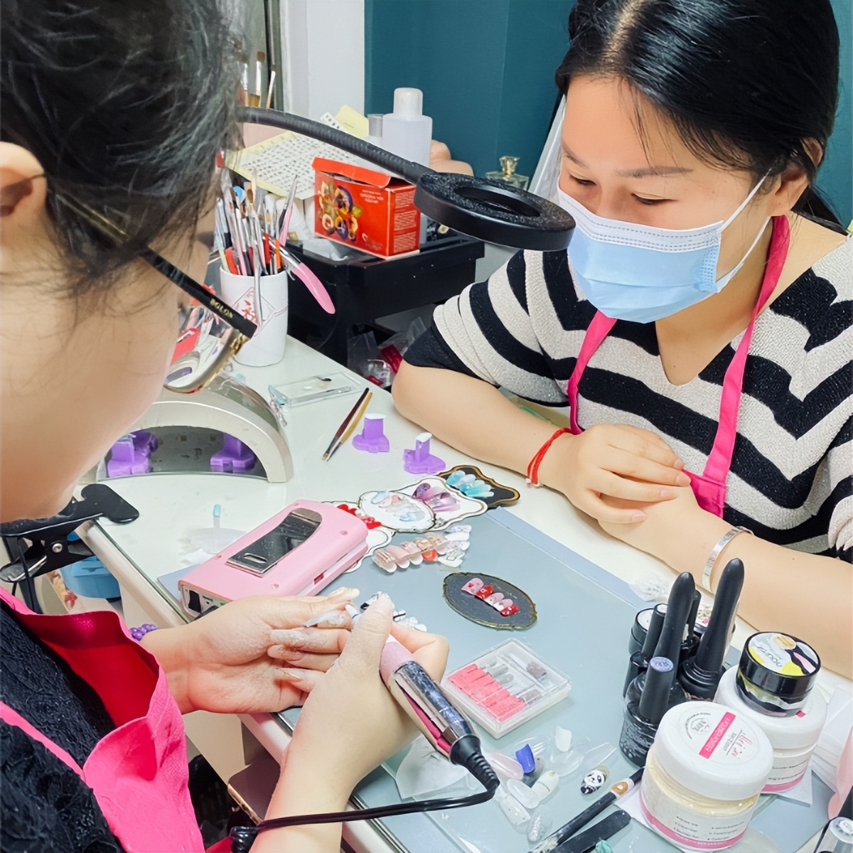 新手学习美甲最简单的美甲款式,美甲师必学美甲款式学习