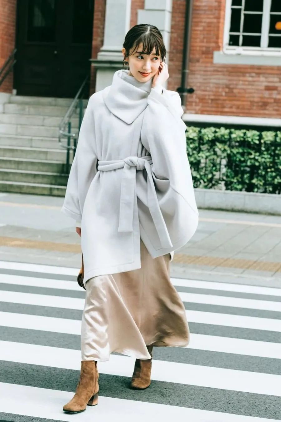 穿裙子靴子过年,过年穿了裙子显瘦