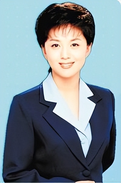 央视主持人海霞评论饭圈原版,央视海霞主持人最近去哪里了