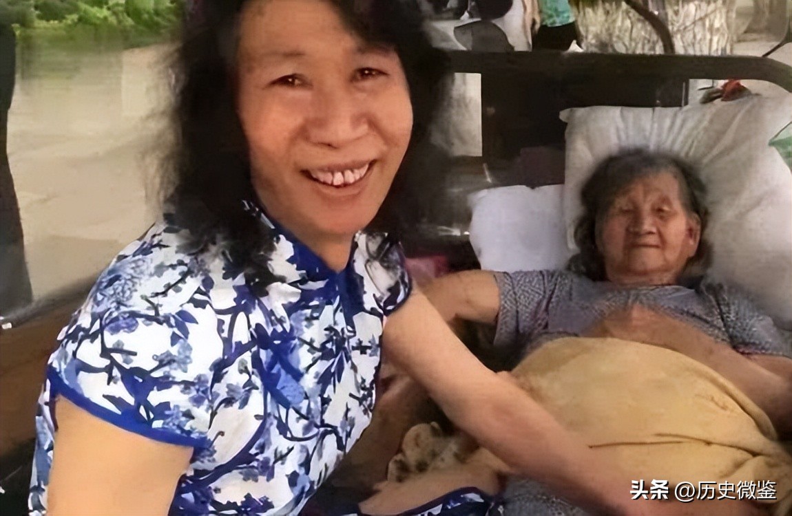 广西大叔穿女装在街头卖艺被骂变态，真相曝光后网友：真男人