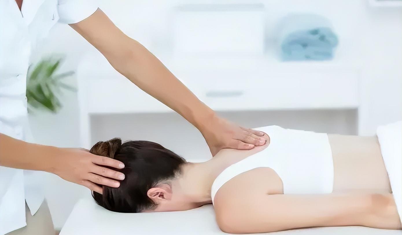 性骚扰！女子足浴店遭男技师“猥琐”，店家赔偿！