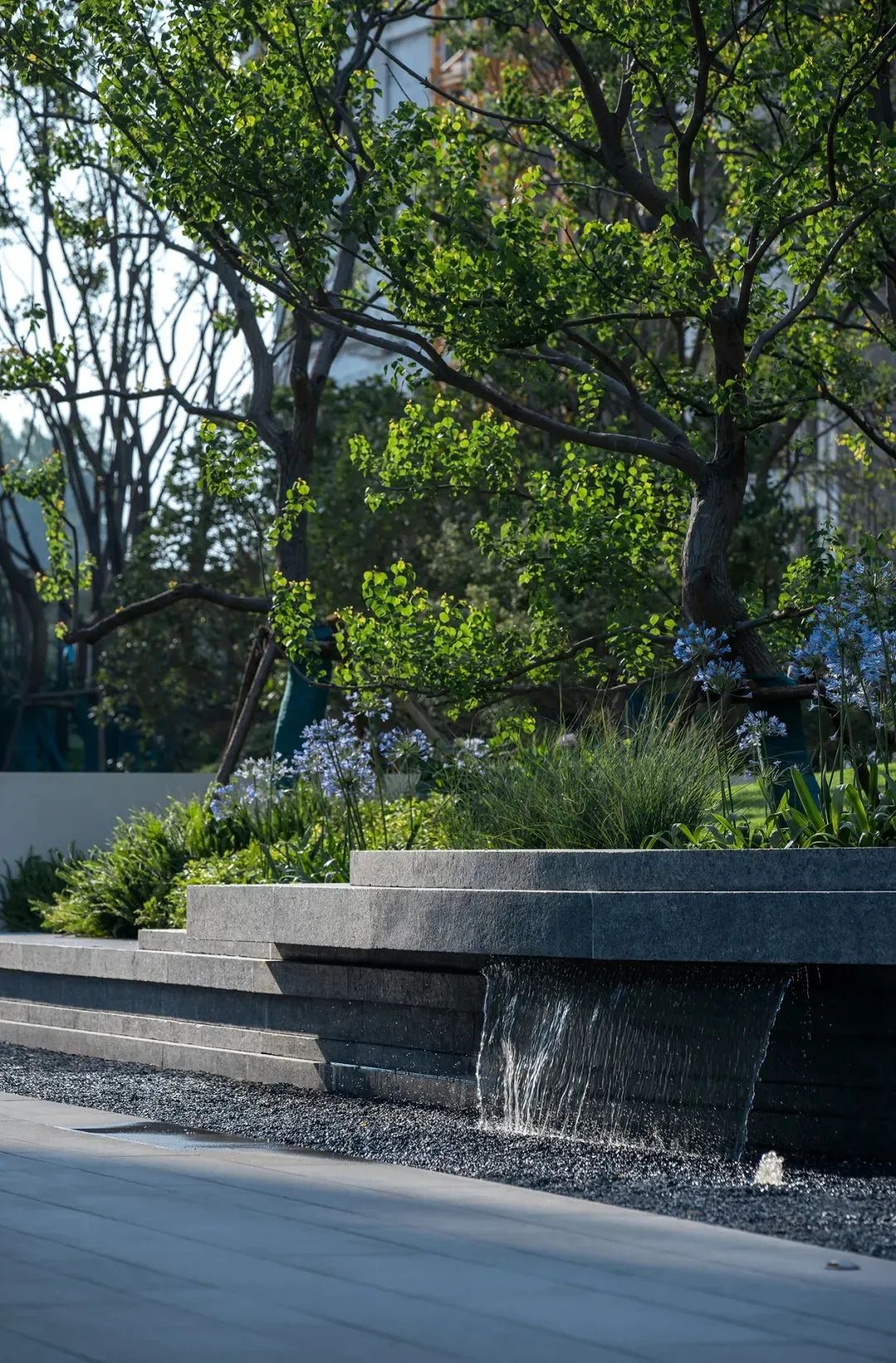 自然跌水景观,水幕瀑布跌水景观效果图