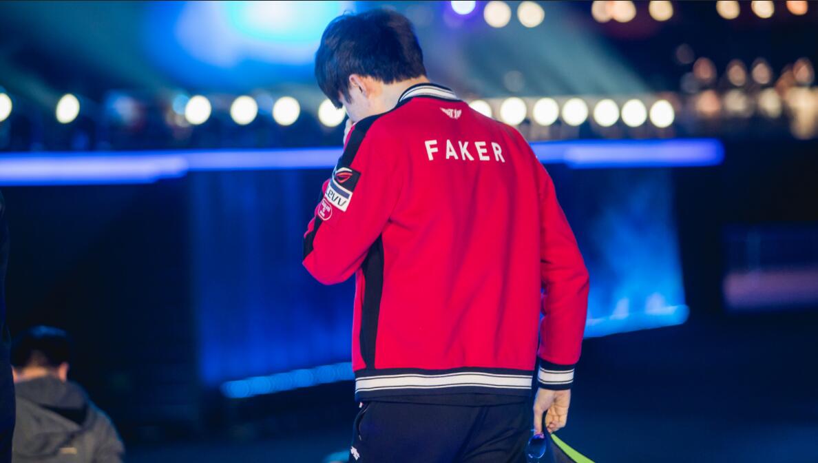 顶峰相见faker,deft麻浦校友