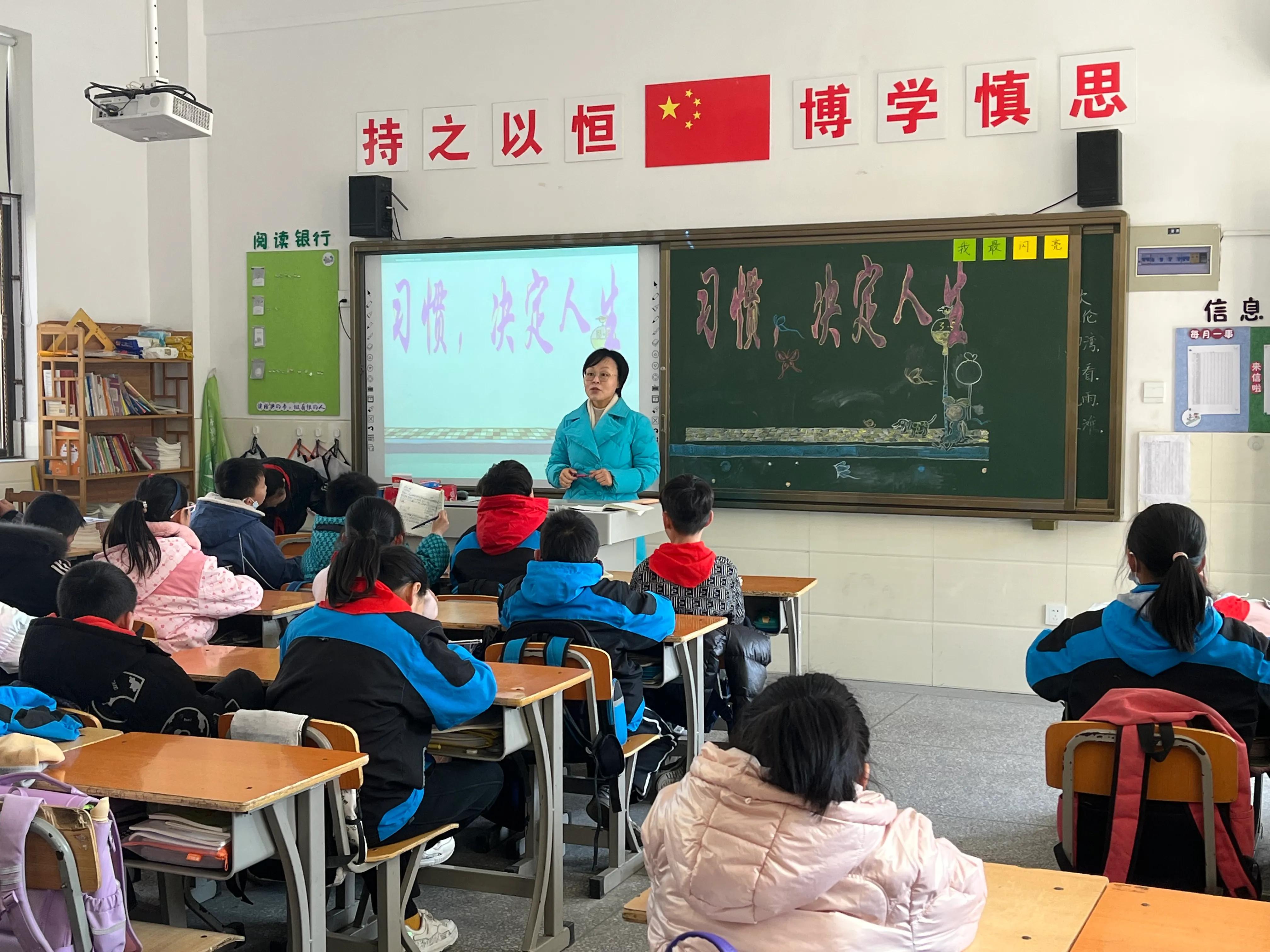 扬大教科院附属杨庙小学举行学生常规养成教育主题班队会活动