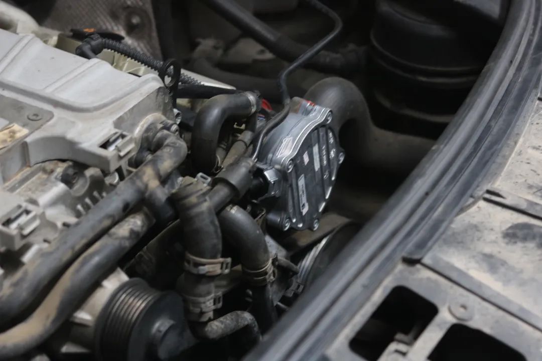 小伙100多万买宝马,小伙花了52万买了奥迪a8