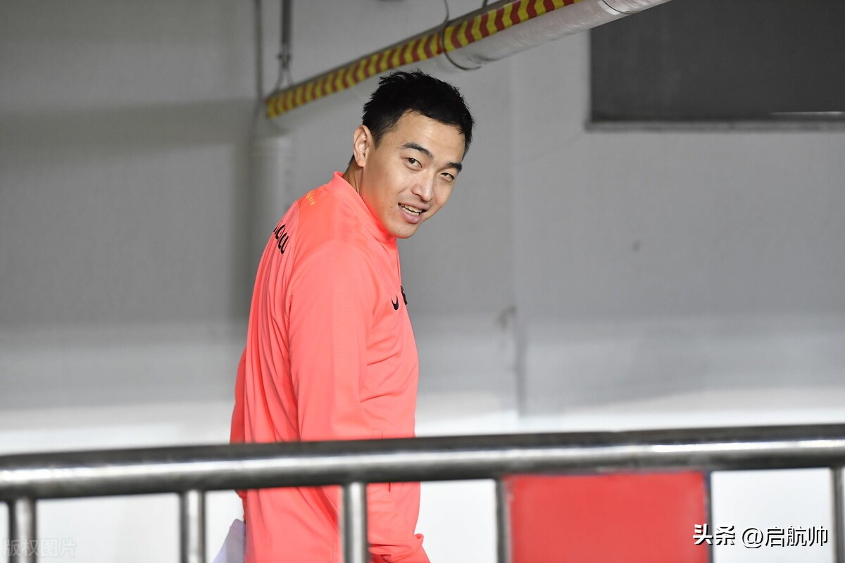 相见太难完整版男,冯潇霆重返广州队主场