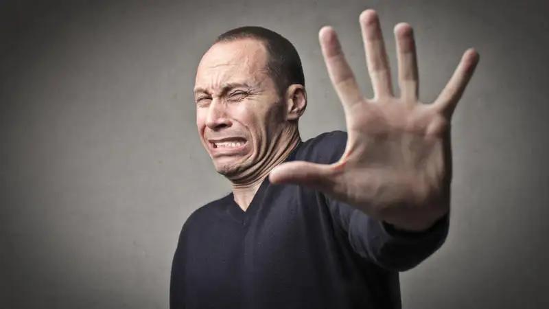 “旁边有人，就会尿不出来”是怎么回事？是病吗？听听医生怎么说