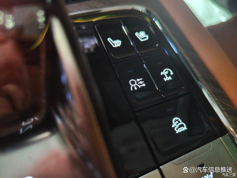 坦克500和丰田普拉多安全性对比,坦克500对比普拉多后备箱空间