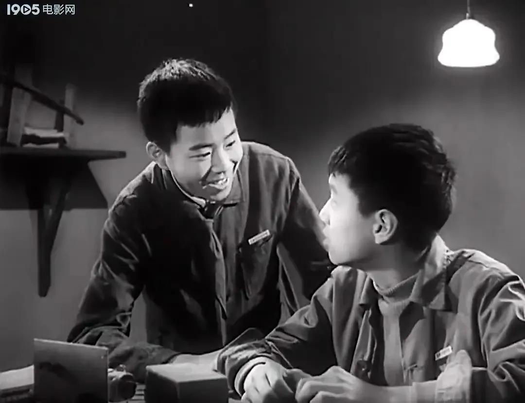 老电影海燕,老电影两个小足球队1956插曲