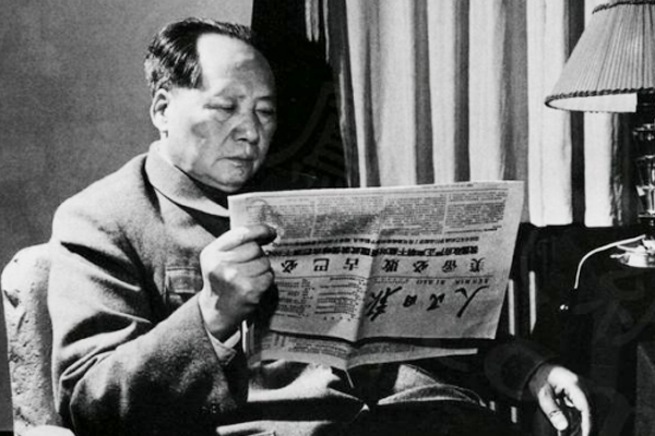 1958年，*乔木胡**建议修改《蝶恋花·答李淑一》，毛主席并没有接受